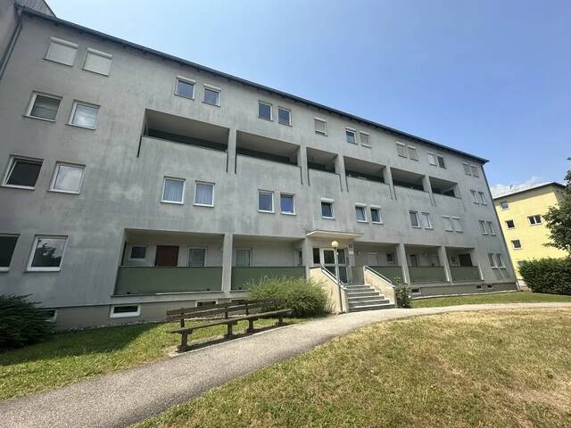 Immobilie in Enns - Charmante Maisonettewohnung mit 95 m² und Loggia in Enns – Adaptierungsbedürftig mit großem Potenzial! - Bild 0
