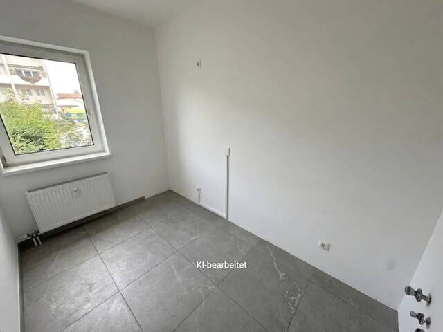 Immobilie in Enns - Charmante Maisonettewohnung mit 95 m² und Loggia in Enns – Adaptierungsbedürftig mit großem Potenzial! - Bild 3