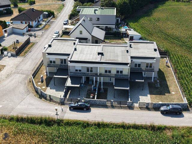 Immobilie in Rennersdorf - Drei moderne Reihenhäuser mit 4 Schlafzimmern, Garten, Garage und Carport – Erstbezug in Rennersdorf - Bild 0
