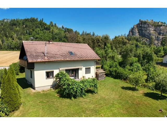 Immobilie in Griffen - *** Einfamilienhaus mit Modernisierungsbedarf und Schlossbergblick *** - Bild 0