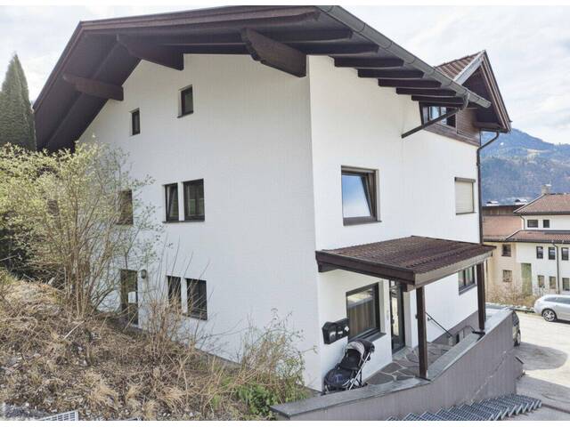 Immobilie in Jenbach - Top-Anlageobjekt ! Schönes großes Haus mit 3 parifizierten Wohnungen. - Bild 0