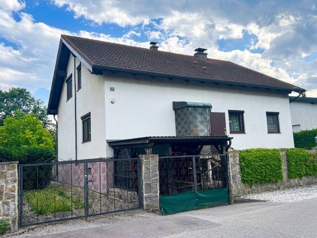 Immobilie in Sollenau - Stilvolles Einfamilienhaus mit parkähnlichem Garten, Wintergarten und Pool in Sollenau - Bild 2
