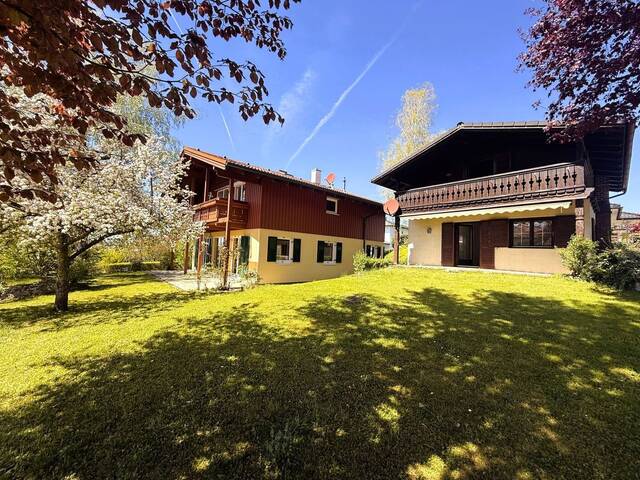 Immobilie in Moosdorf - Großzügiges Einfamilienhaus mit Keller, Gästehaus & Carport auf 858 m² Grundstück - Bild 0