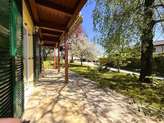 Immobilie in Moosdorf - Großzügiges Einfamilienhaus mit Keller, Gästehaus & Carport auf 858 m² Grundstück - Bild 1