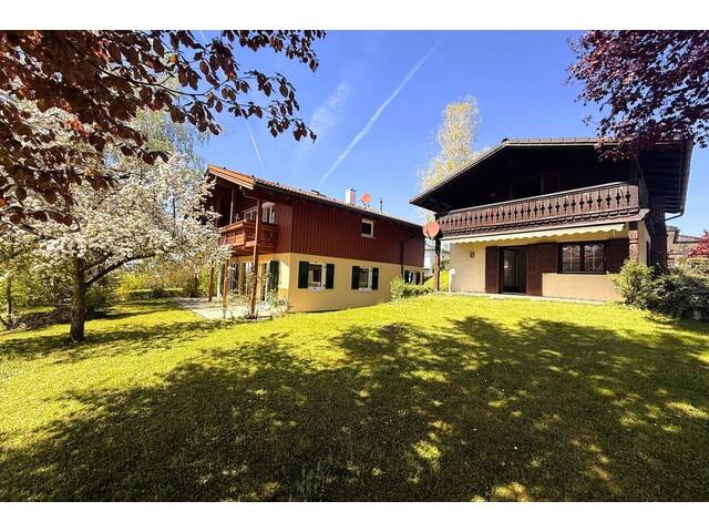 Immobilie in Moosdorf - Großzügiges Einfamilienhaus mit Keller, Gästehaus & Carport auf 858 m² Grundstück - Bild 3