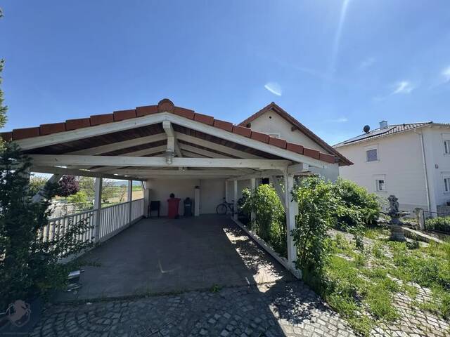 Immobilie in Leobendorf - Außergewöhnliches Einfamilienhaus mit zwei Wohneinheiten, Garten und Gästehaus – am Ortsrand im Grünen und dennoch stadtnah - Bild 2