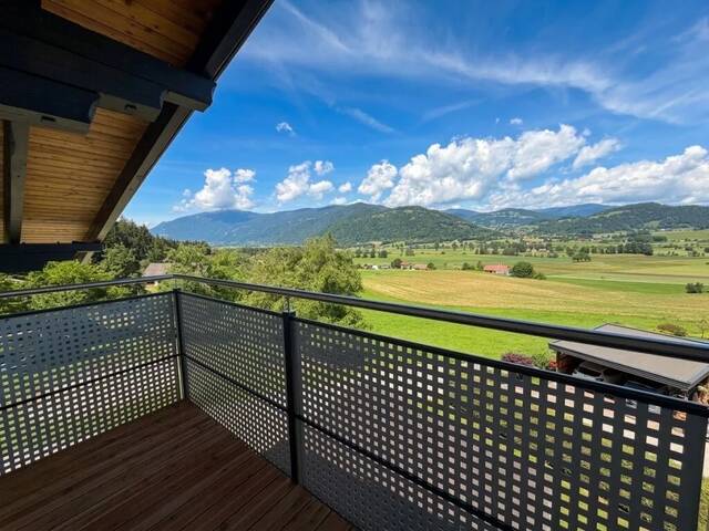 Immobilie in Feldkirchen in Kärnten - Wohnen mit Weitblick: Wohnhaus mit drei unabhängigen Wohnungen nahe dem Ossiacher See - Bild 2