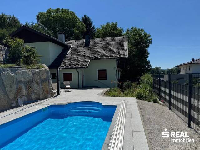 Immobilie in Pfaffstätt - Zweifamilienhaus mit Pool in ruhiger Lage von Pfaffstätt - Bild 0