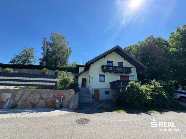 Immobilie in Pfaffstätt - Zweifamilienhaus mit Pool in ruhiger Lage von Pfaffstätt - Bild 1