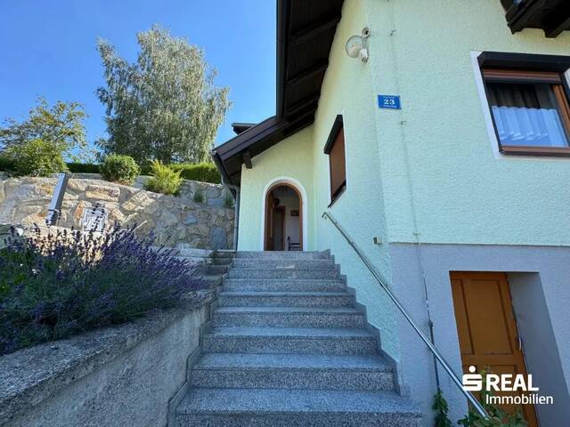 Immobilie in Pfaffstätt - Zweifamilienhaus mit Pool in ruhiger Lage von Pfaffstätt - Bild 2