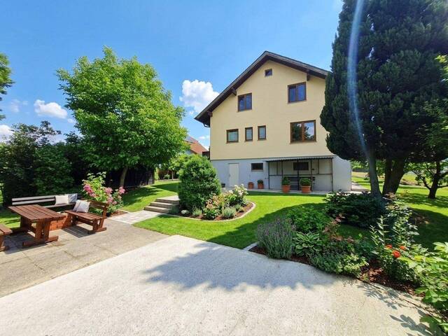 Immobilie in Riegersburg - Ein Haus voller Möglichkeiten in idyllischer Lage - Einfamilienhaus mit 130 m², 6 Zimmer, Keller und Garten in Riegersburg - Bild 0