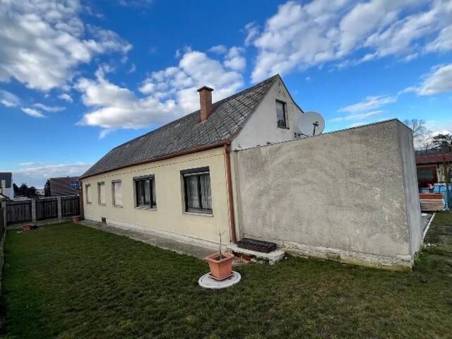 Immobilie in Wolfsthal - 2412 Wolfsthal - Handwerker gesucht - renovierungsbedürftiges Haus mit großem Baugrund - Bild 1