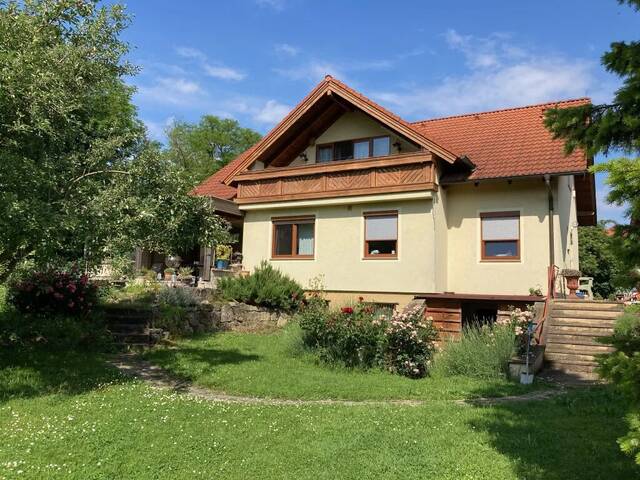 Immobilie in Potzneusiedl - Familienfreundliches Landhaus mit 2.600m2 naturnahem Garten und Schwimmteich - Bild 0