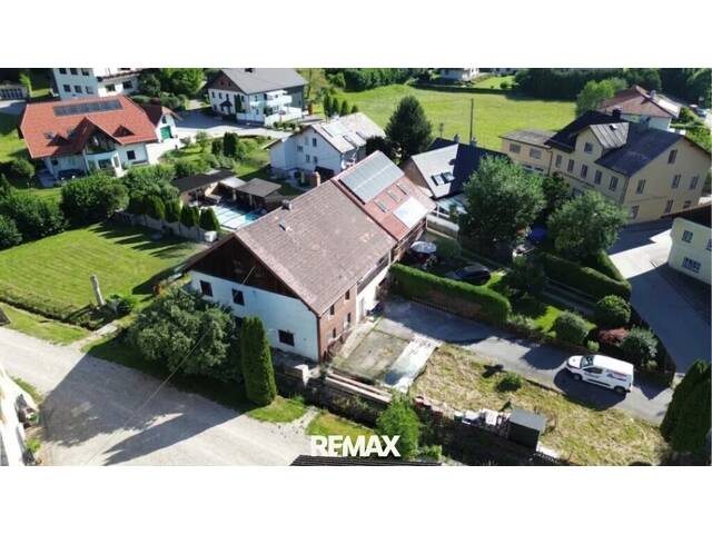 Immobilie in Vöcklamarkt - Grundstück mit Altbestand und bewilligtem Bauprojekt in zentrumsnaher Lage von Vöcklamarkt - Bild 0