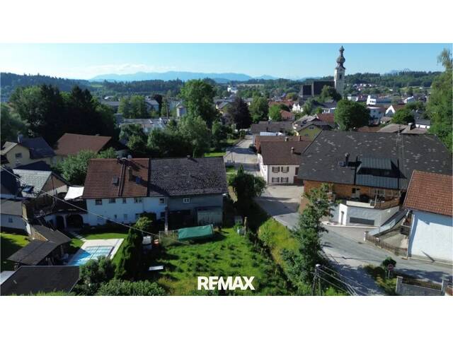 Immobilie in Vöcklamarkt - Grundstück mit Altbestand und bewilligtem Bauprojekt in zentrumsnaher Lage von Vöcklamarkt - Bild 2