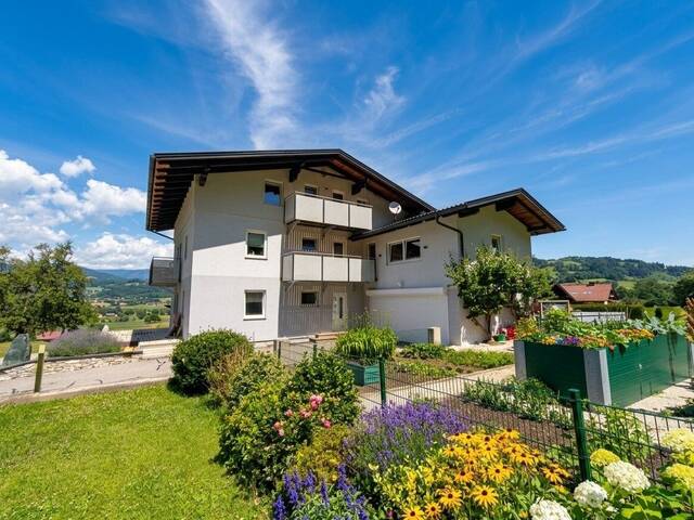 Immobilie in Feldkirchen in Kärnten - Wohnen mit Weitblick: Wohnhaus mit drei unabhängigen Wohnungen nahe dem Ossiacher See - Bild 0