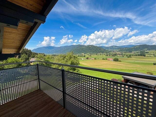 Immobilie in Feldkirchen in Kärnten - Wohnen mit Weitblick: Wohnhaus mit drei unabhängigen Wohnungen nahe dem Ossiacher See - Bild 2