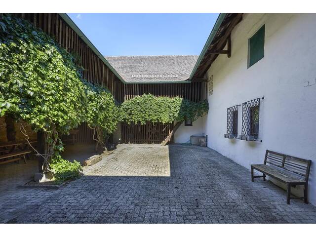 Immobilie in Ardagger Markt - Charmantes Landhaus mit Garten, Innenhof & traumhaftem Ausblick! - Bild 2