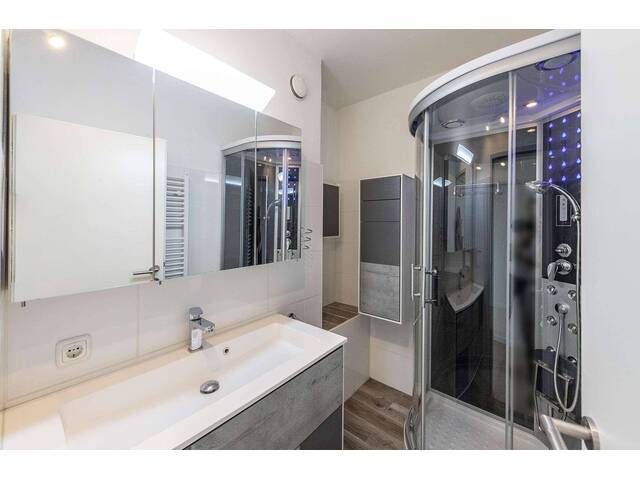Immobilie in Dürnberg - Erstbezug nach Sanierung. 3-Zimmer-Wohnung mit herrlichem Donaublick und Loggia in Ottensheim / Linz - Bild 4