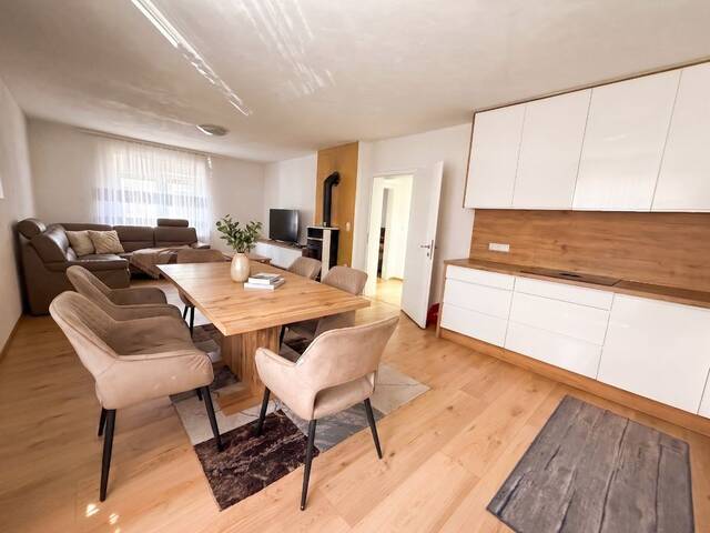 Immobilie in Böheimkirchen - Saniertes Einfamilienhaus mit Doppelgarage, Keller und großem Garten - Bild 1