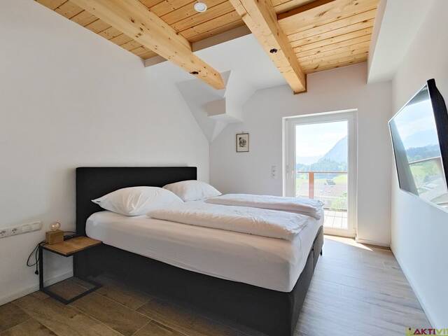 Immobilie in Bad Mitterndorf - Luxuriöses Wohnen mit Panorama-Sauna und Bergblick im steirischen Salzkammergut - Bild 2