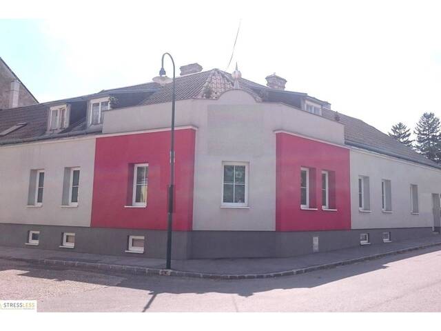 Immobilie in Ernstbrunn - Großzügiges Zweifamilienhaus mit Ausbaupotential und Garage in zentraler Lage von Ernstbrunn! Arbeiten und Wohnung unter einem Dach! - Bild 3