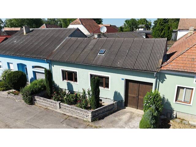 Immobilie in Kleinriedenthal - Weinviertler Wohngefühl: Haus mit Innenhof, Stadel und gewölbtem Weinkeller in Kleinriedenthal - Bild 0