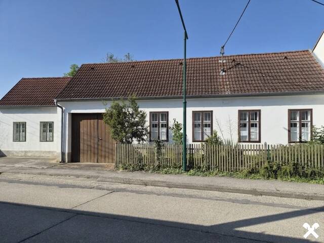 Immobilie in Schönkirchen-Reyersdorf - Typisches Weinviertler Haus mit viel Potential Nähe Gänserndorf inkl. nostalgischer Sammlerstücke - Bild 0