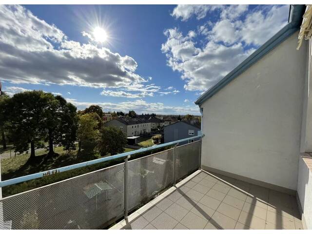 Immobilie in Angern an der March - Wohnen im Marchfeld! Helle 4-Zimmer-Dachgeschoßwohnung mit Balkon - Bild 1
