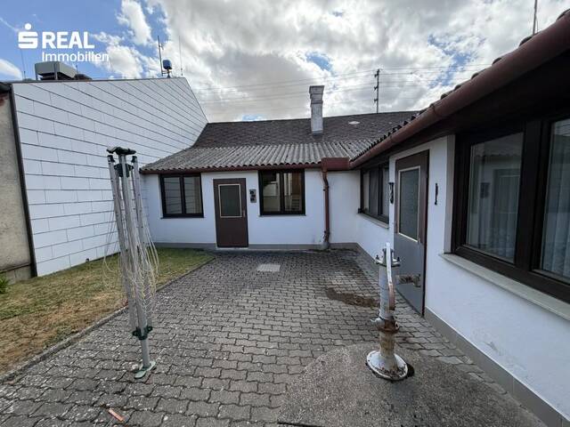 Immobilie in Zistersdorf - Charmantes Haus mit Garage und uneinsehbarem Innenhof - Bild 1