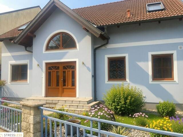 Immobilie in Langenzersdorf - Großzügig geschnittenes Ein- / Zweifamilienhaus nur 3 Minuten vor der Wiener Stadtgrenze! - Bild 0