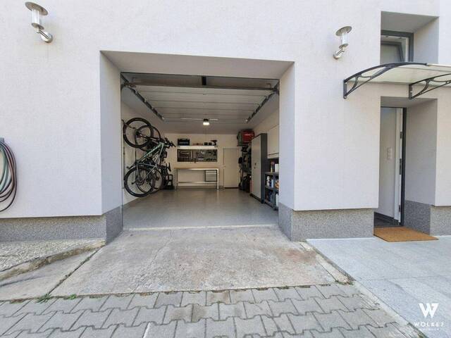 Immobilie in Strasshof an der Nordbahn - Großzügiges Einfamilienhaus mit viel Platz, sonnigen Terrassen, Garage plus Carport! - Bild 1