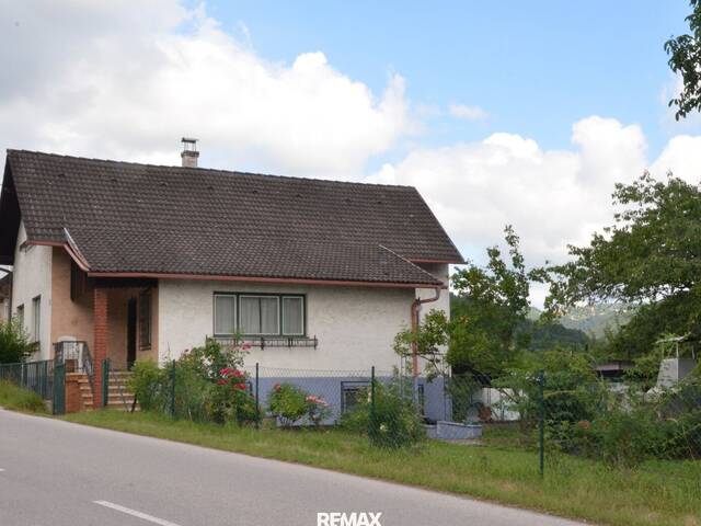 Immobilie in Mühldorf - Charmantes Einfamilienhaus mit großem Naturgarten, Gewölbekeller und herrlichem Ausblick - Bild 0