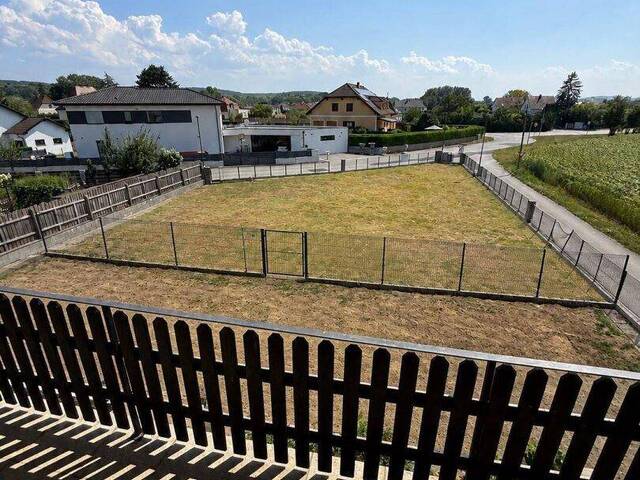 Immobilie in Traismauer - Großzügiges Haus in Traismauer mit Garten, Balkon & Garage – renovierungsbedürftig! - Bild 1