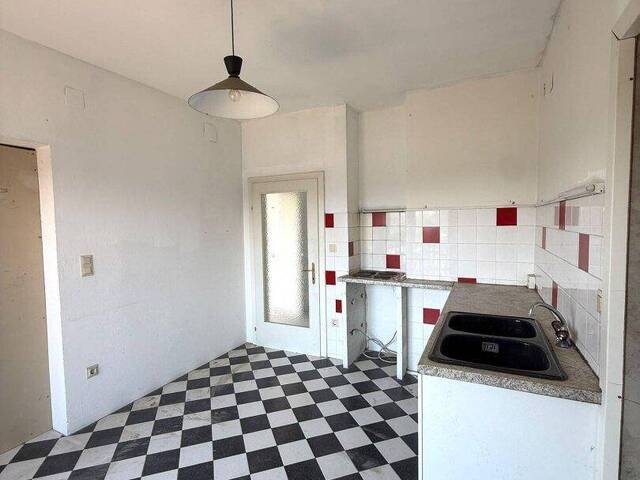 Immobilie in Traismauer - Großzügiges Haus in Traismauer mit Garten, Balkon & Garage – renovierungsbedürftig! - Bild 3