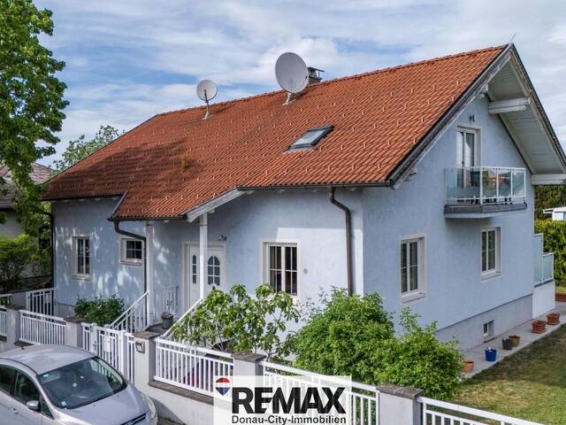 Immobilie in Weigelsdorf - Wohnkomfort auf mehreren Ebenen - mit großem Garten & Garage - Bild 0