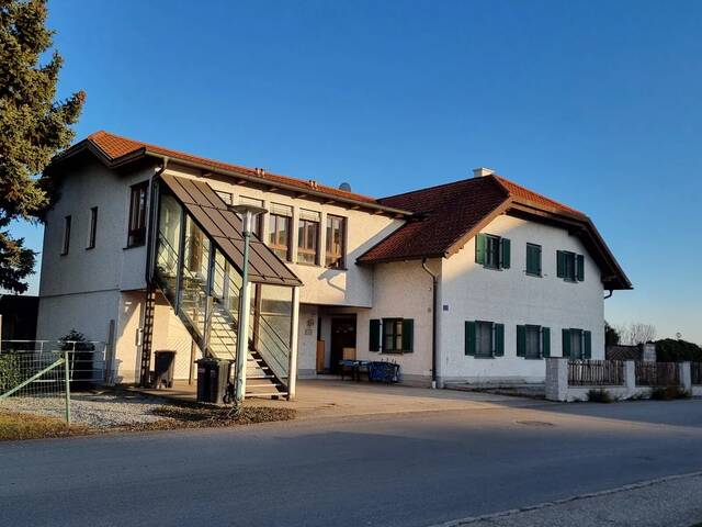 Immobilie in Luftenberg - Vertikale Haushälfte im Obergeschoss mit Ausblick, Garten & Pool - 15 Min. nach Linz! - Bild 0