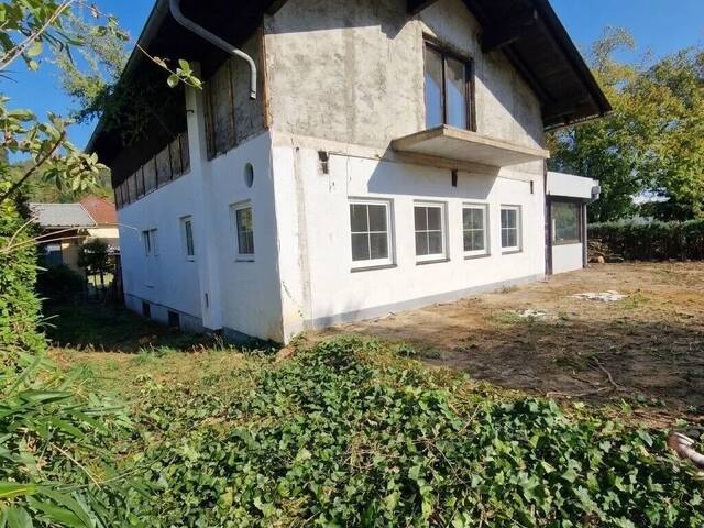 Immobilie in Krumpendorf am Wörthersee - PROVISIONSFREI! Sanierungsbedürftigtes Einfamilienhaus in der Schlossallee in Krumpendorf am Wörthersee - Bild 1