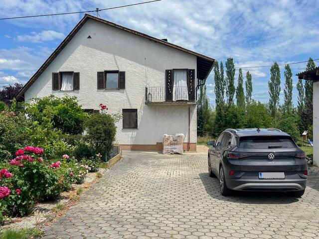 Immobilie in Schamberg - Ruhig gelegenes sanierungsbedürftiges Einfamilienhaus mit großen Grundstück - Bild 0