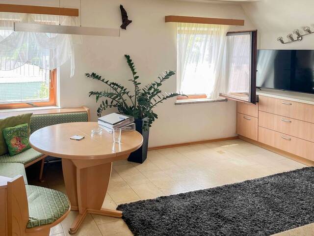 Immobilie in Schamberg - Ruhig gelegenes sanierungsbedürftiges Einfamilienhaus mit großen Grundstück - Bild 2