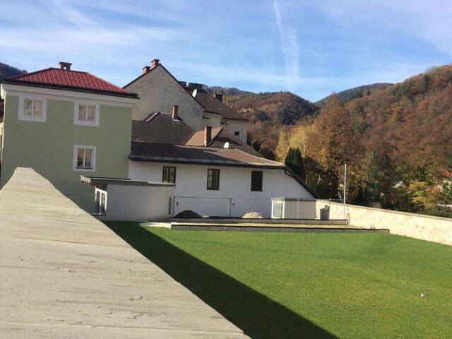 Immobilie in Lilienfeld - Mehrfamilienhaus mit Geschäftslokal und zwei Wohnungen - Bild 2