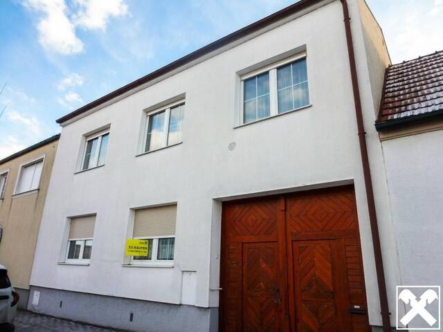 Immobilie in Purbach am Neusiedler See - PREISREDUZIERT! Geräumiges Einfamilienhaus am Stadtrand mit Nebengebäude ! - Bild 0