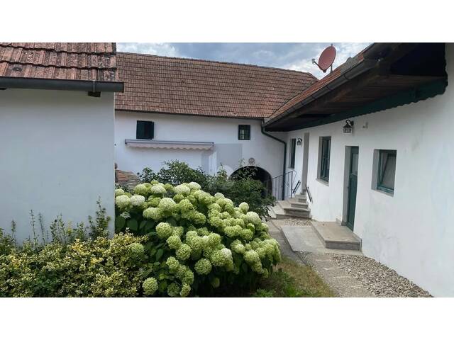 Immobilie in Straß im Straßertale - GESCHICHTSTRÄCHTIGES EINFAMILIENHAUS / WINZERHOF IN DER IDYLLE - Bild 2