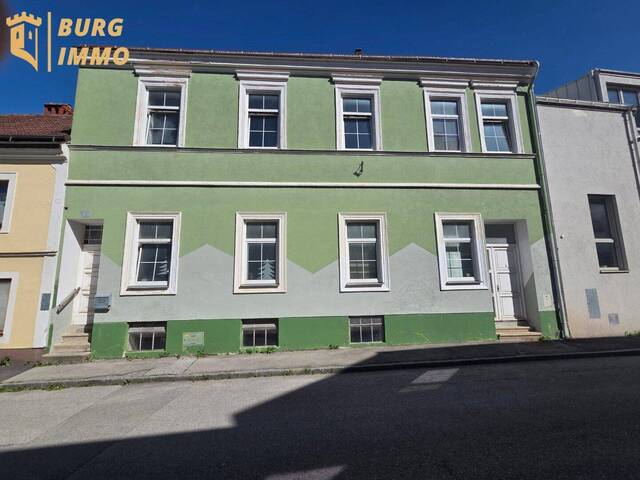 Immobilie in Zwettl-Niederösterreich - Vielseitiges Mehrfamilienhaus mit Entwicklungspotenzial nahe dem Hauptplatz - Bild 0