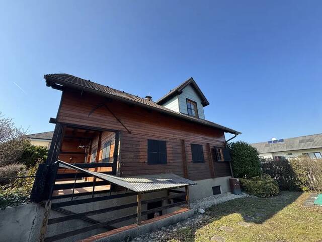 Immobilie in Sollenau - Sonniges Blockhaus mit Pool, Balkon & Gartenidylle in Sollenau - Bild 0