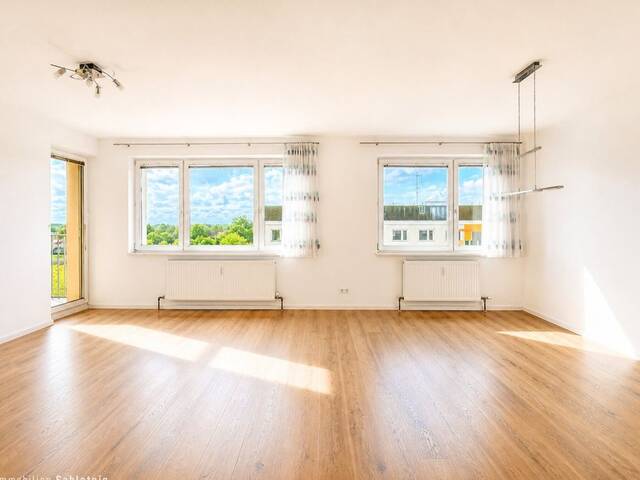Immobilie in Laxenburg - RAUM - LICHT - LEBEN! Große 4-Zimmer Wohnung mit Balkon in Laxenburg - gepflegt, sonnig, top Ausstattung! - Bild 1