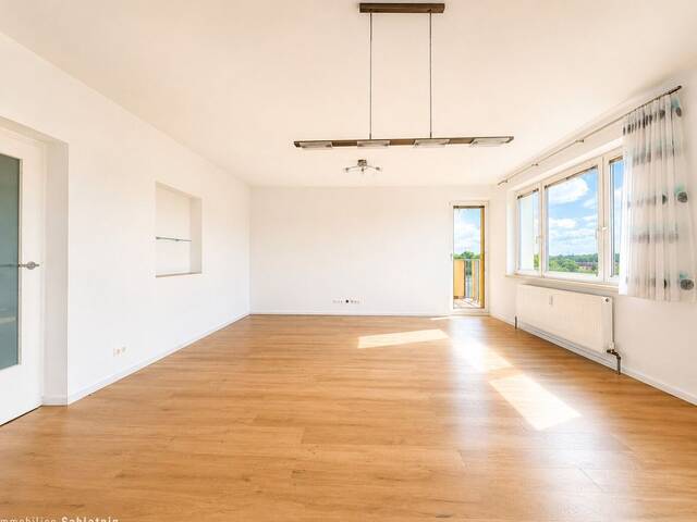 Immobilie in Laxenburg - RAUM - LICHT - LEBEN! Große 4-Zimmer Wohnung mit Balkon in Laxenburg - gepflegt, sonnig, top Ausstattung! - Bild 2