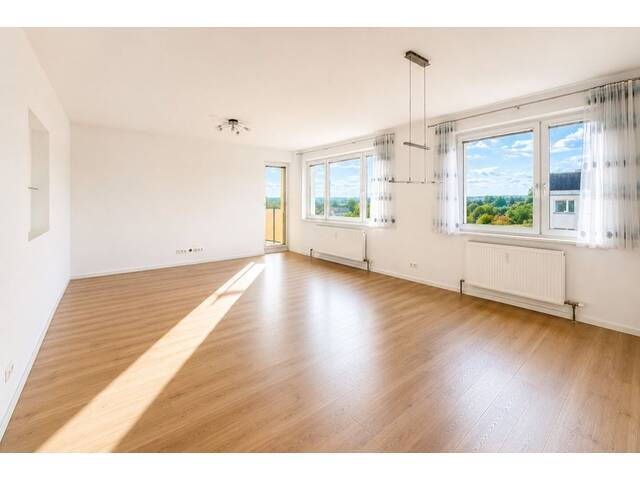 Immobilie in Laxenburg - RAUM - LICHT - LEBEN! Große 4-Zimmer Wohnung mit Balkon in Laxenburg - gepflegt, sonnig, top Ausstattung! - Bild 3