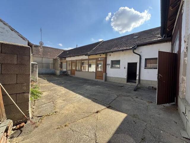 Immobilie in Unterstinkenbrunn - Geräumiges Bauernhaus mit ausgebauter 100m² Halle Nahe Laa/Thaya - für nur 129.000 - Bild 1