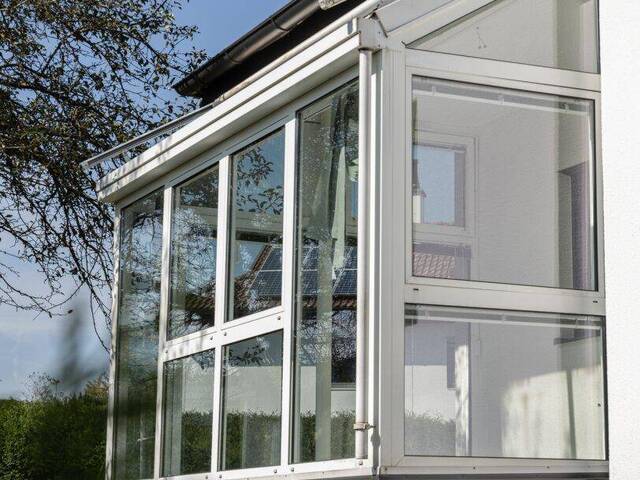 Immobilie in Ried im Innkreis - Traumhaftes Familienjuwel mit neuer Küche, großem Garten & 2 Garagen in Ried - Bild 1